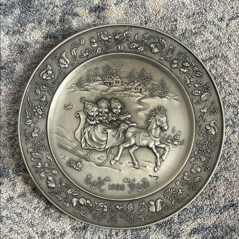 1986 Hallmark Holiday Pewter Plate - 6”